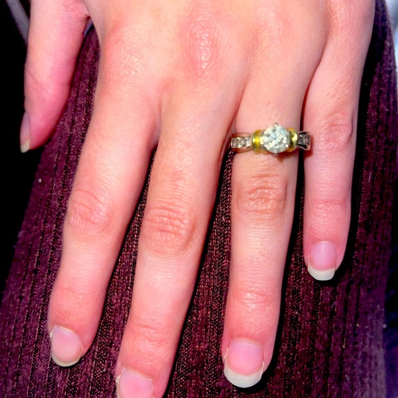 Beautiful wedding ring set with appraisal for band - Picture 1 of 4